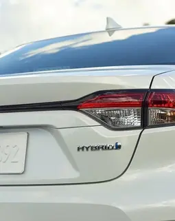 Thumb corolla hybrid 003 81c027d0167